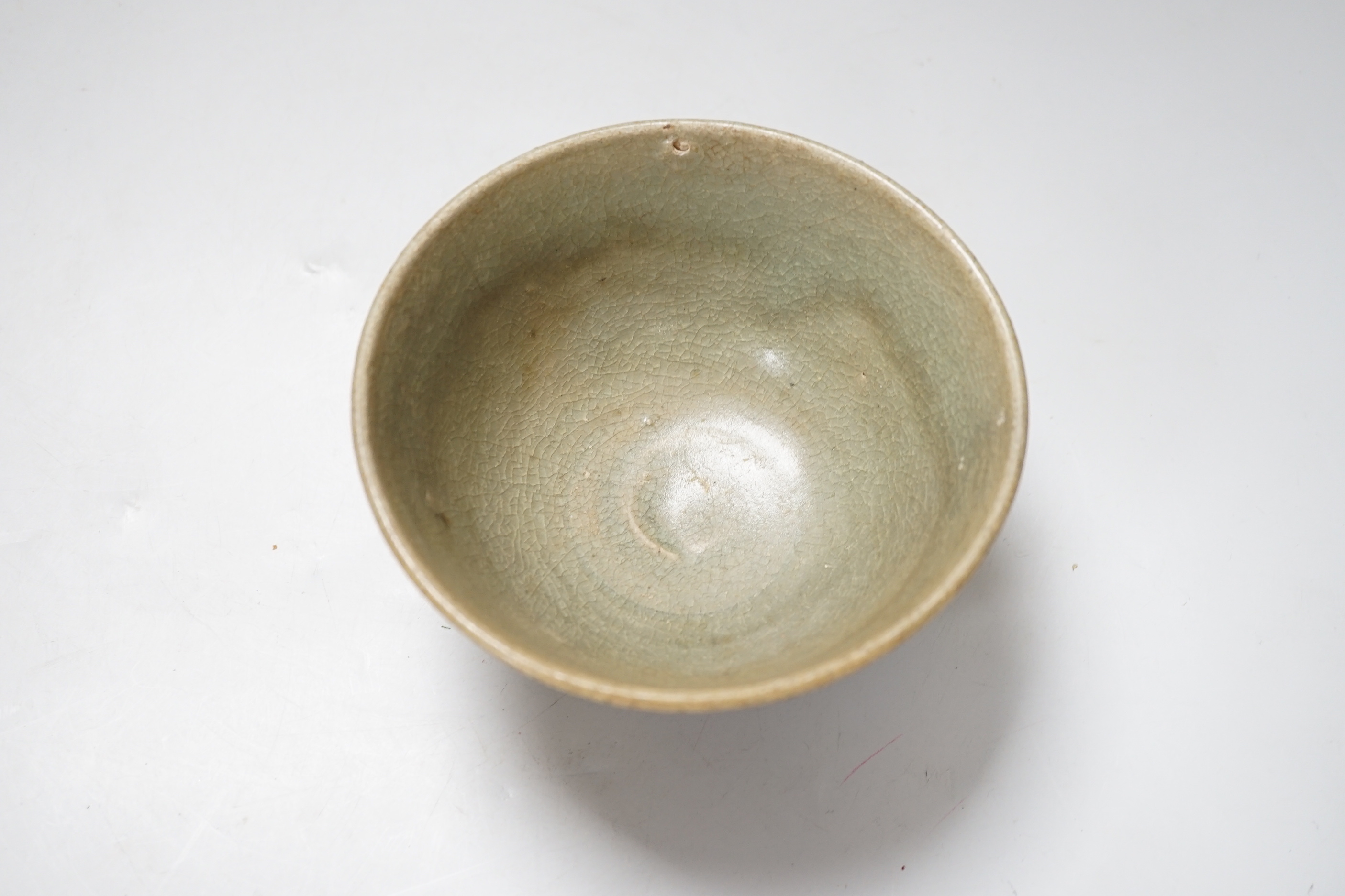 A Thai celadon ribbed bowl, Sisatchanalai, 14th-16th century, 14cm diameter